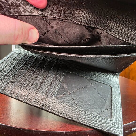 Michael Kors Womens Jet Set Travel Large Trifold Leather Wallet, Black - Picture 13 of 17